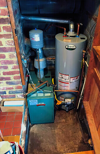https://plumberforrestfield.com.au/uploads/2025/06/hot-water-189087.jpg